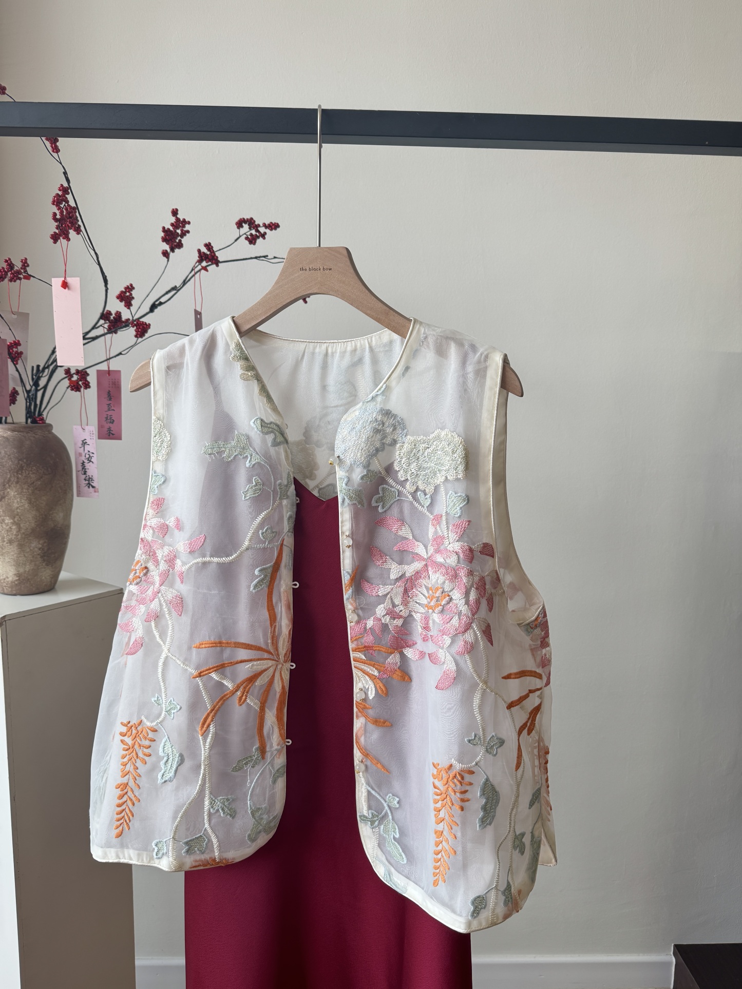 Li Qi Floral Embroided Oriental Vest (Discounted-M size-Minor Defect)