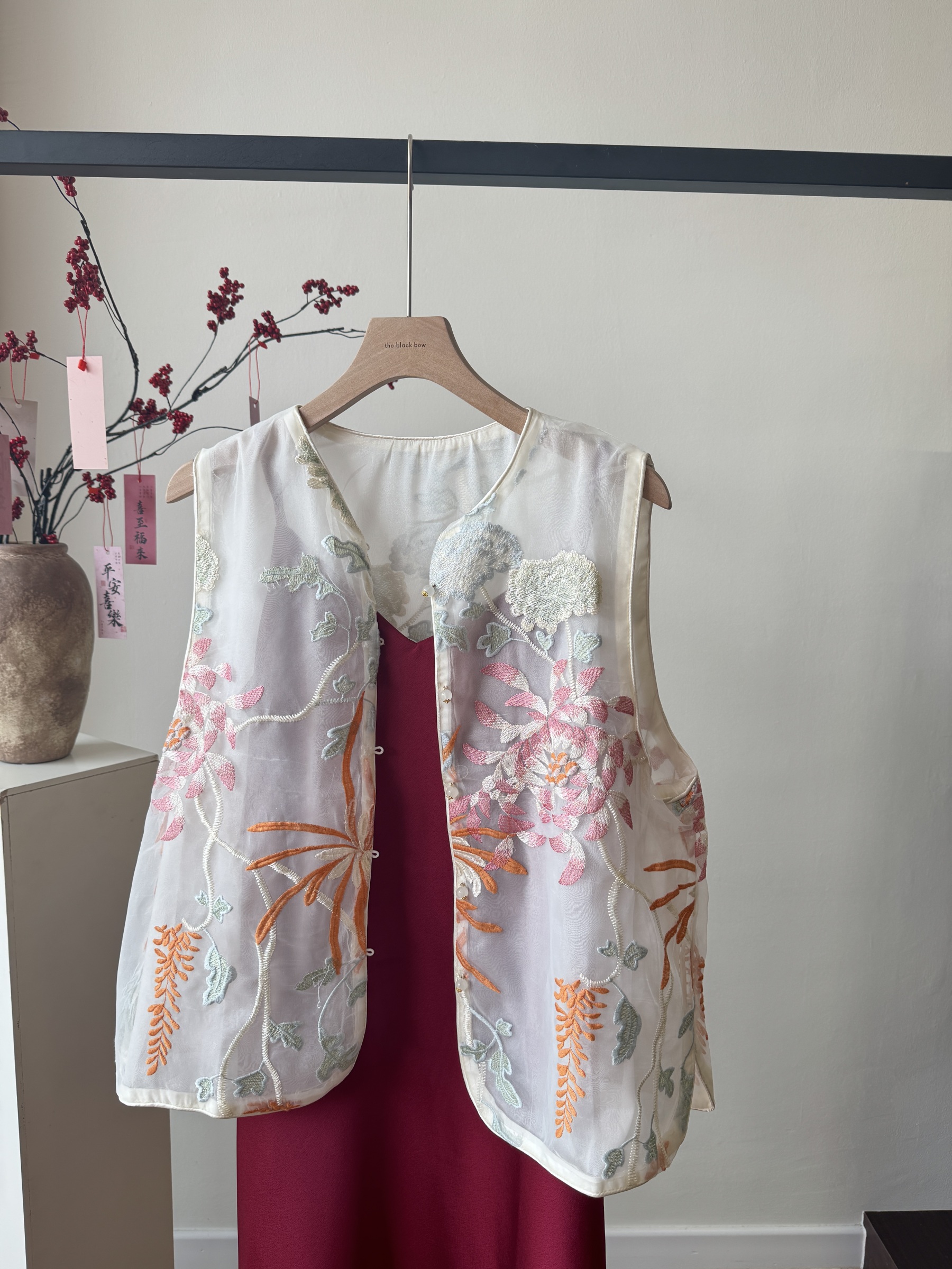 Li Qi Floral Embroided Oriental Vest (Discounted-M size-Minor Defect)
