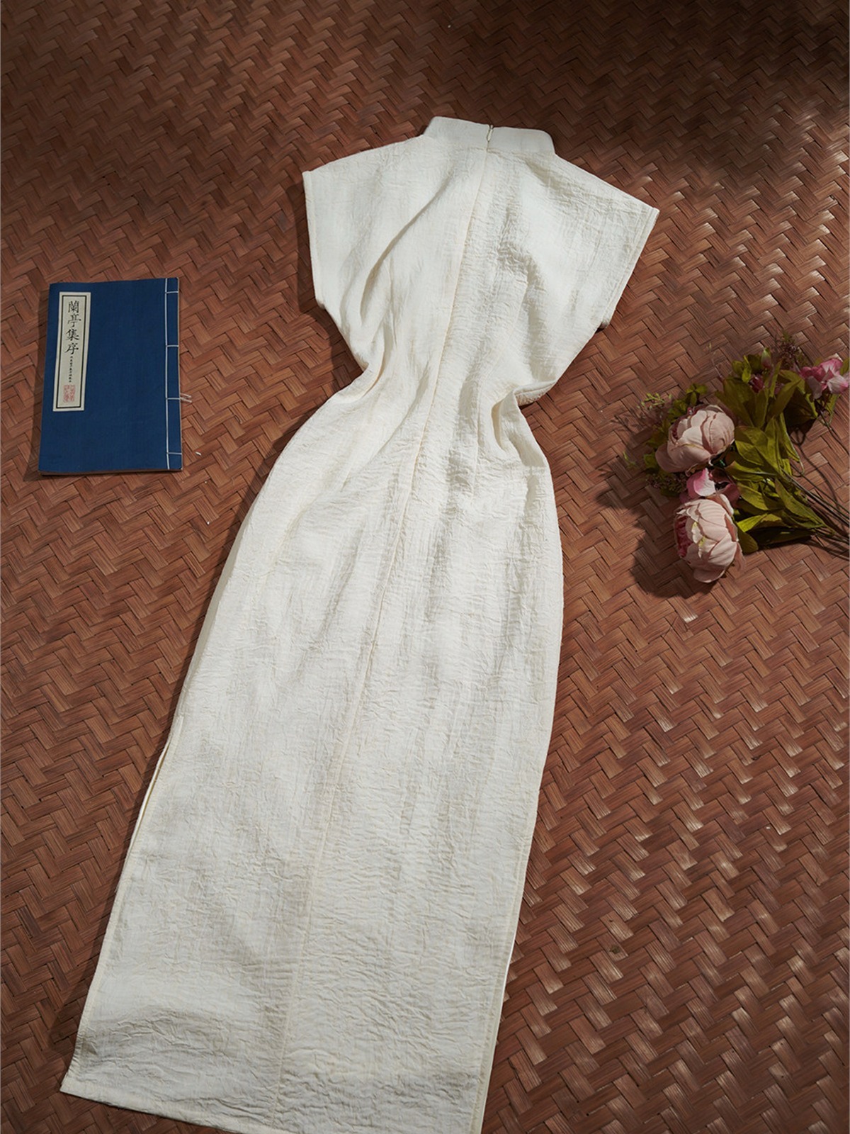 Yun Da Textured Sleeveless Cheongsam