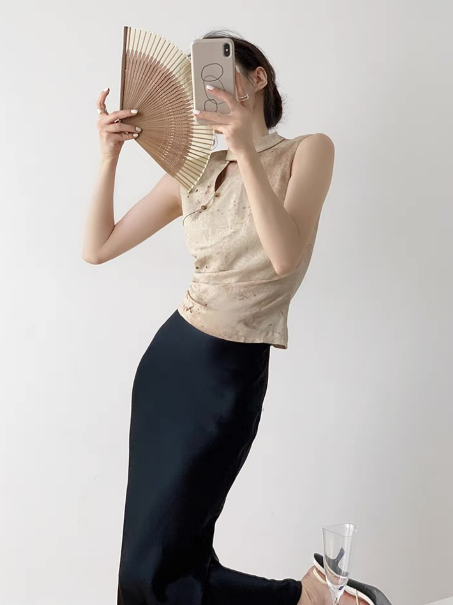 Xin Xin Sleeveles Oriental Top