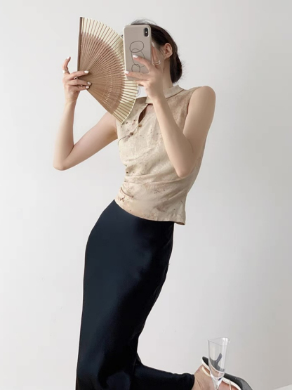 Xin Xin Sleeveles Oriental Top