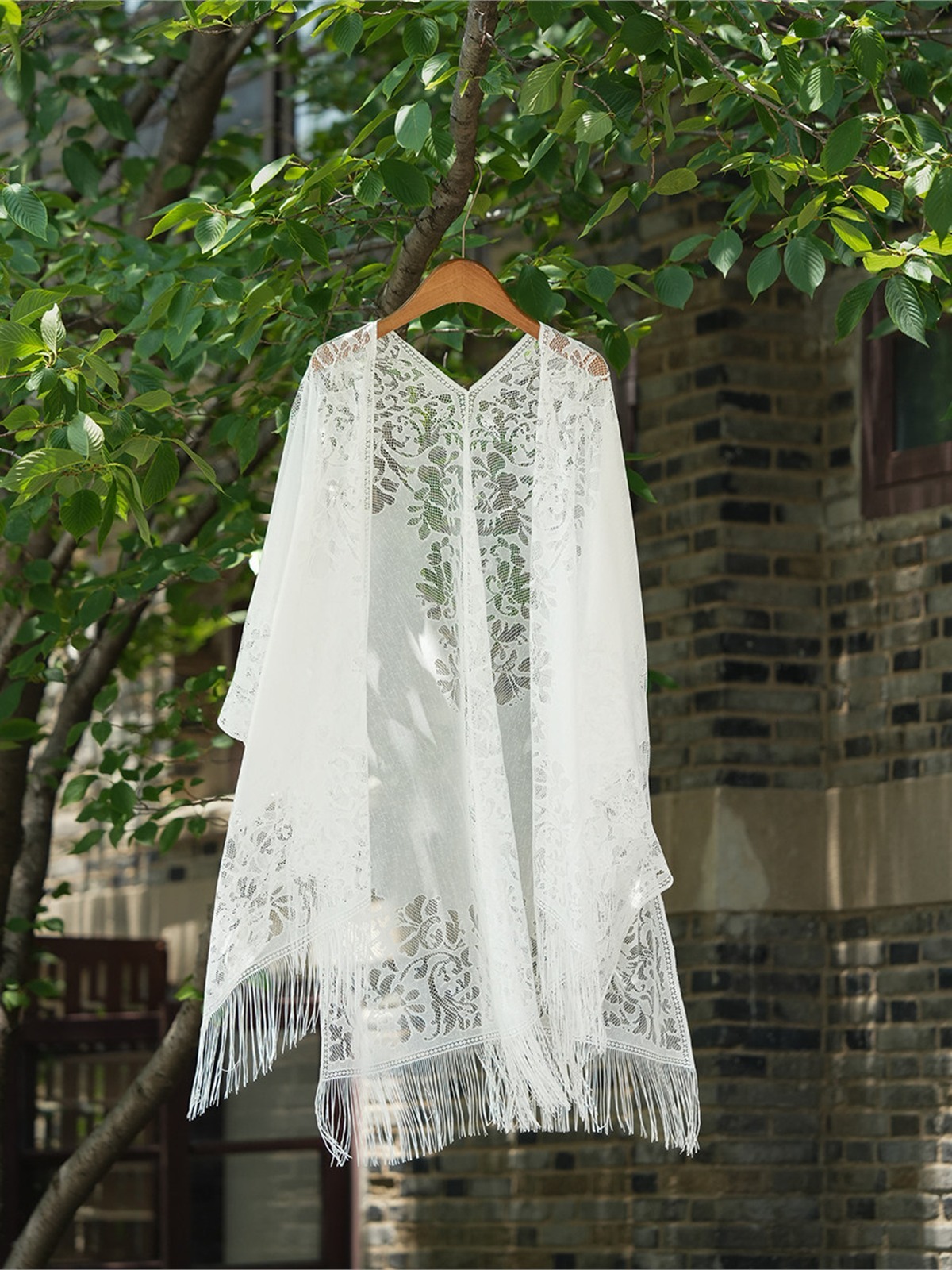 Yun Dai Floral Lace Tassel Shawl