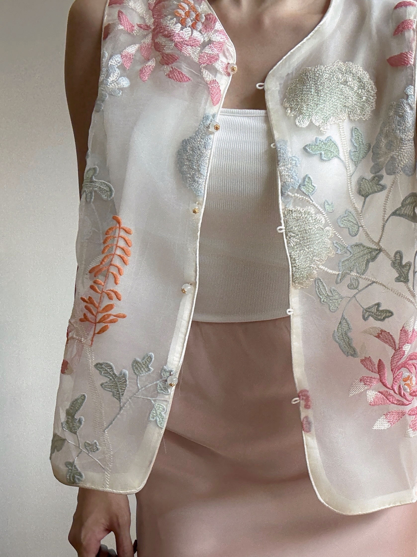 Li Qi Floral Embroided Oriental Vest
