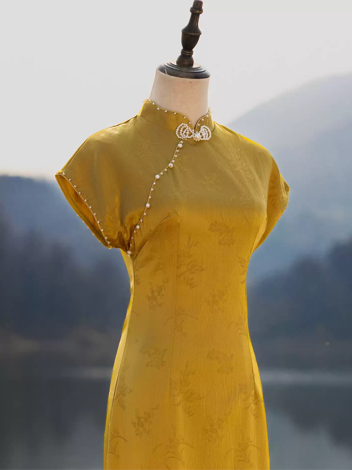Yun Chou Botanical Jacquard Cap Sleeve Cheongsam