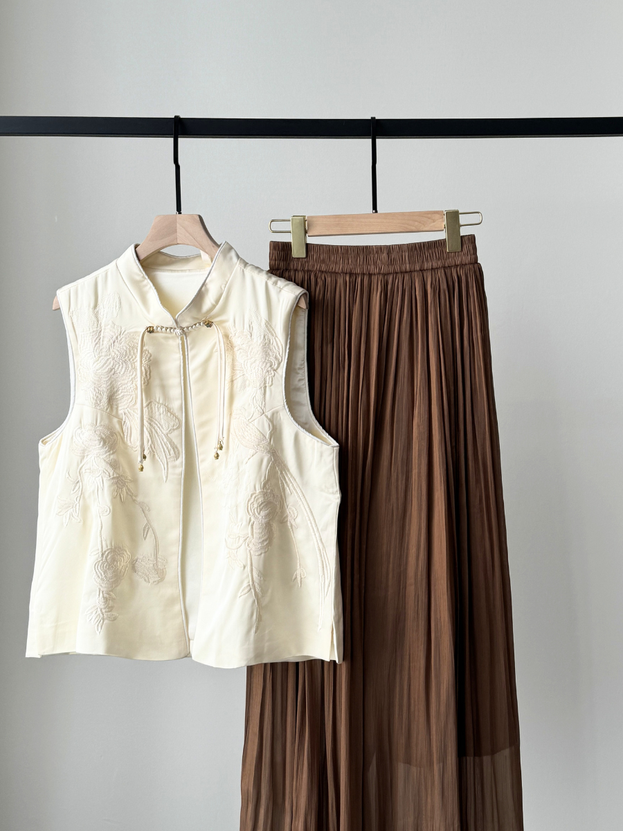 Mo Er Oriental Embroidery Vest-The Black Bow-