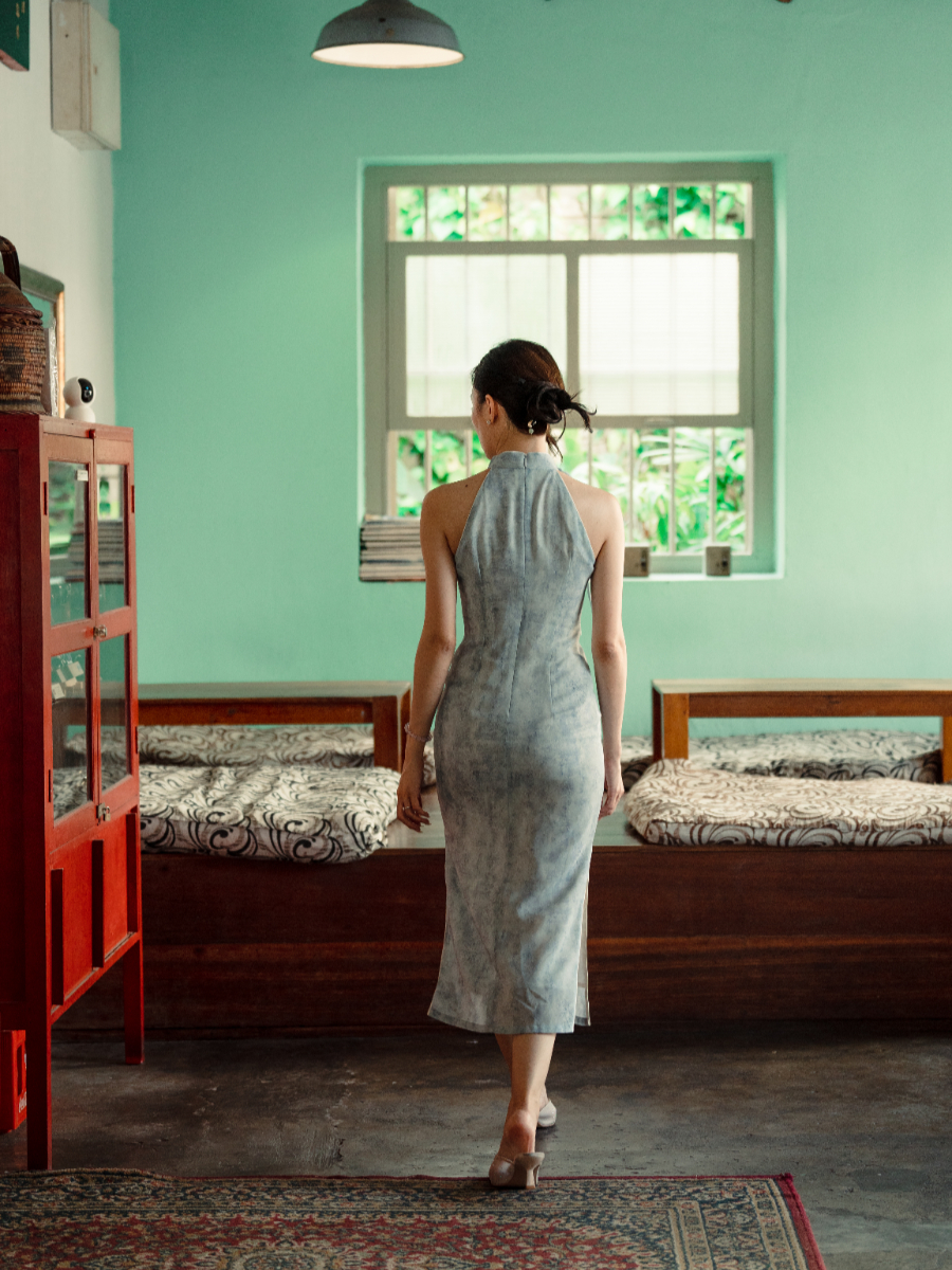 Shuang Han Ribbon Tie Halter Neck Cheongsam