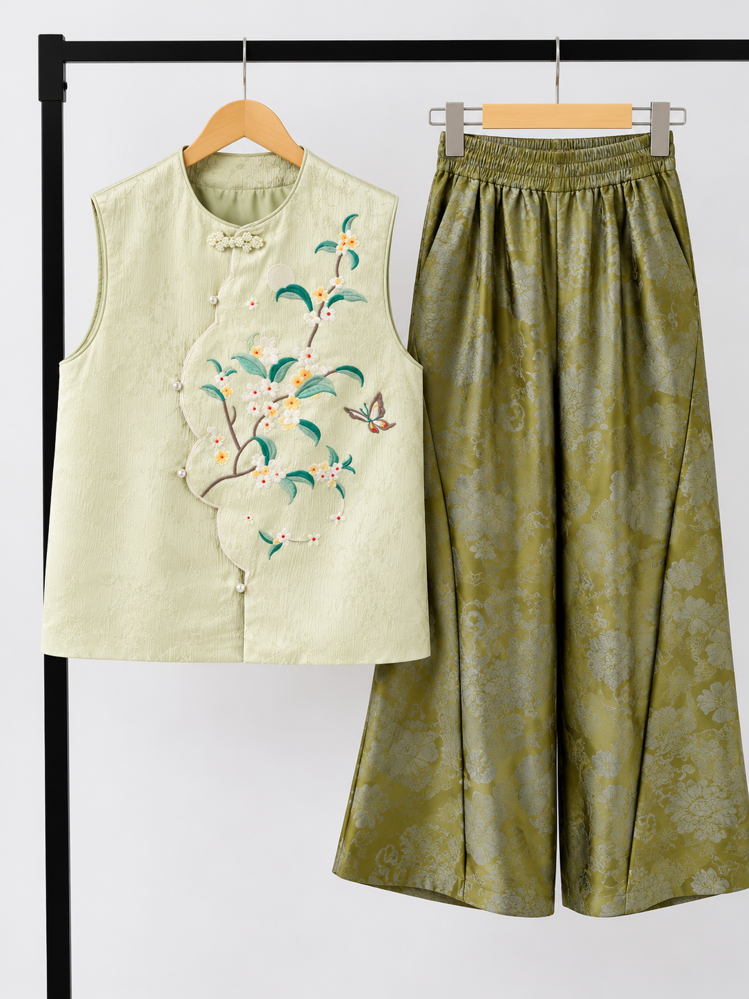 Yi Ning Floral-Embroidered Jacquard Vest