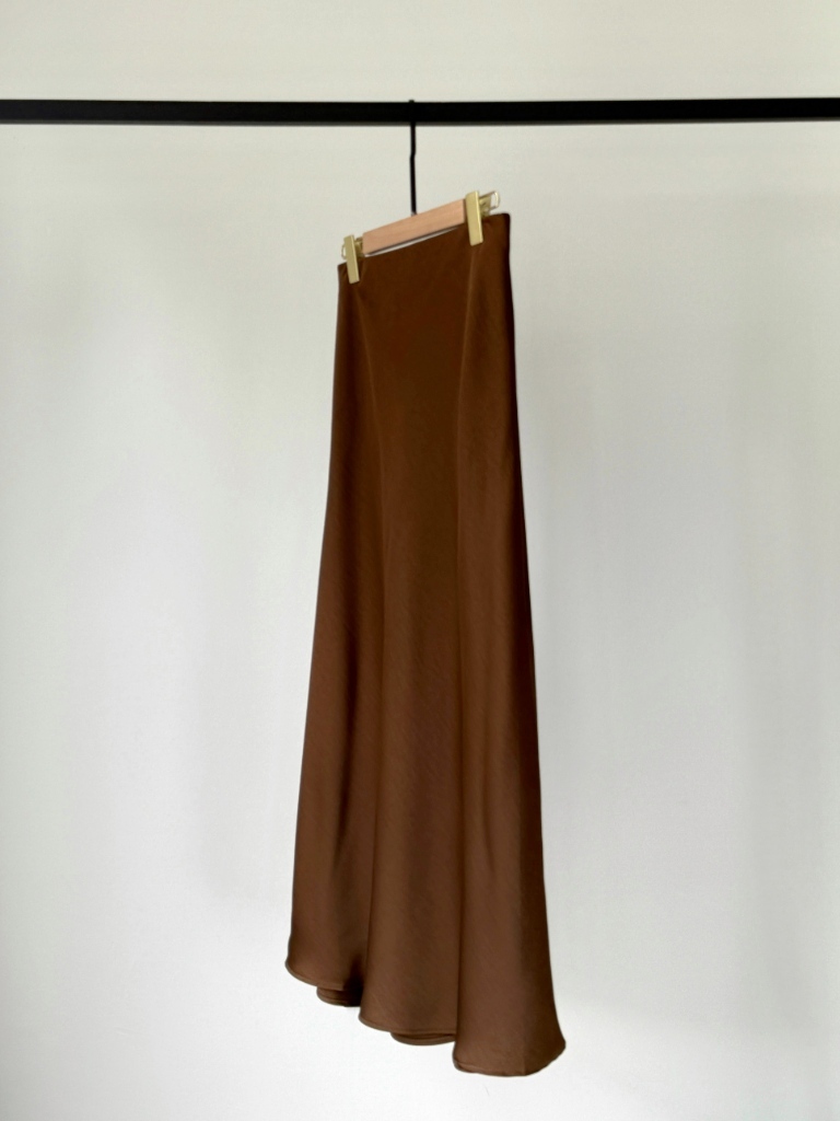 Audrey Textured Satin Bias Cutting Skirt (Discounted-L size)