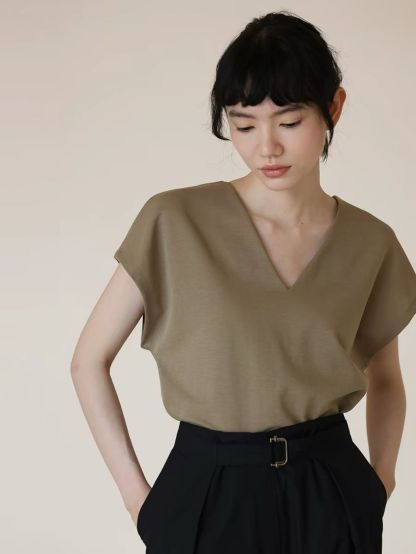 Hutton V-Collar Top