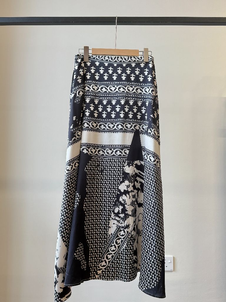 Videl Graphic Printing Skirt