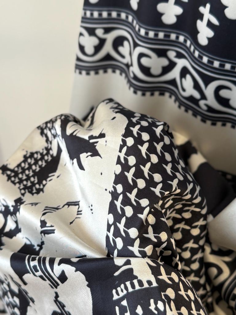 Videl Graphic Printing Skirt