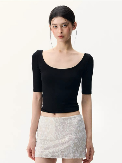 Leng U-Collar Mid Sleeve Top