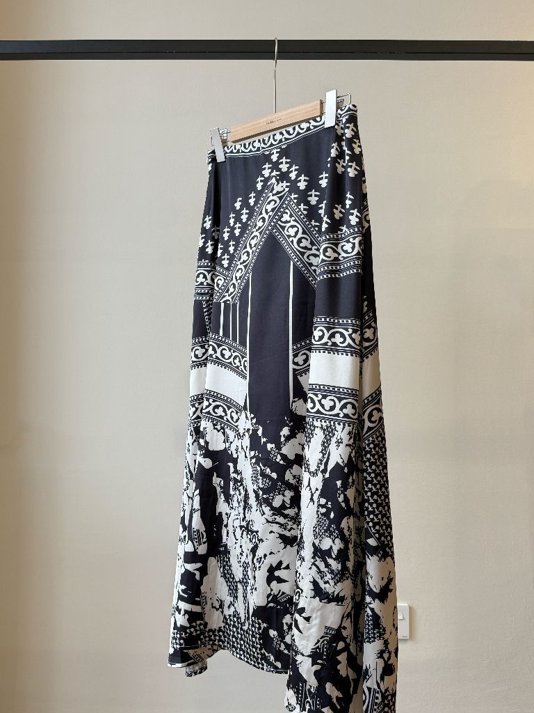 Videl Graphic Printing Skirt