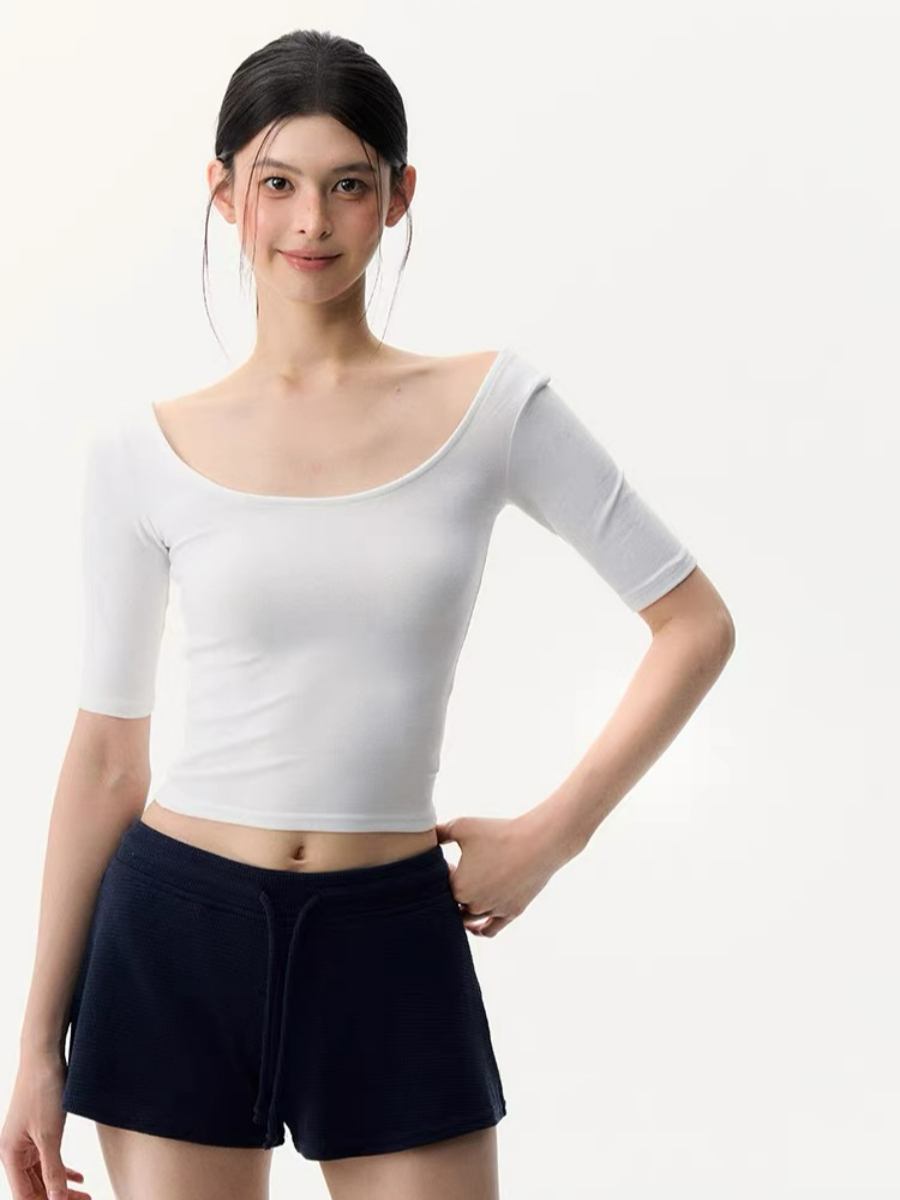 Leng U-Collar Mid Sleeve Top