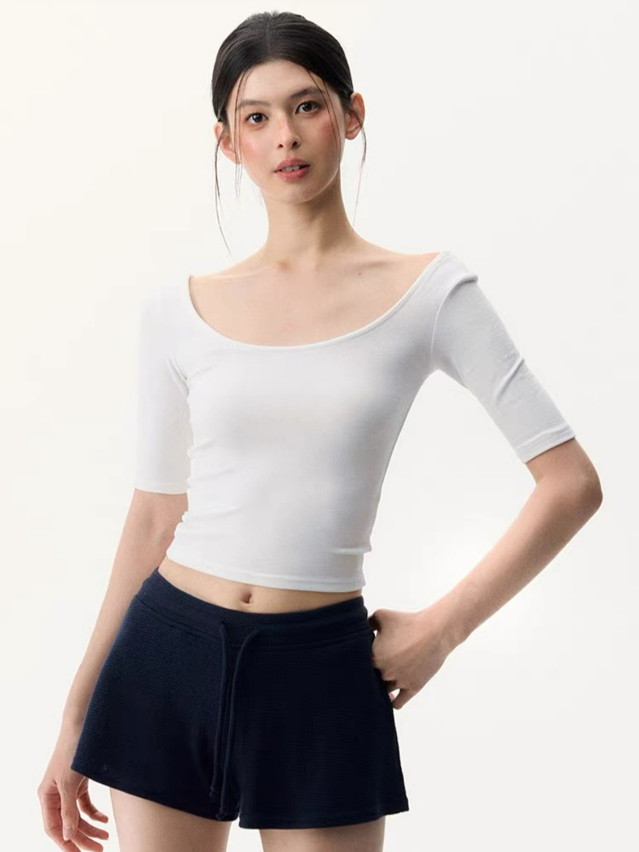 Leng U-Collar Mid Sleeve Top