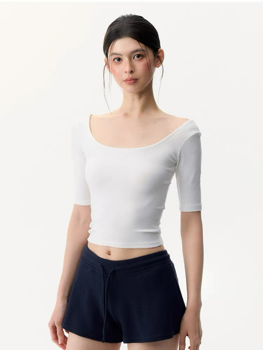 Leng U-Collar Mid Sleeve Top