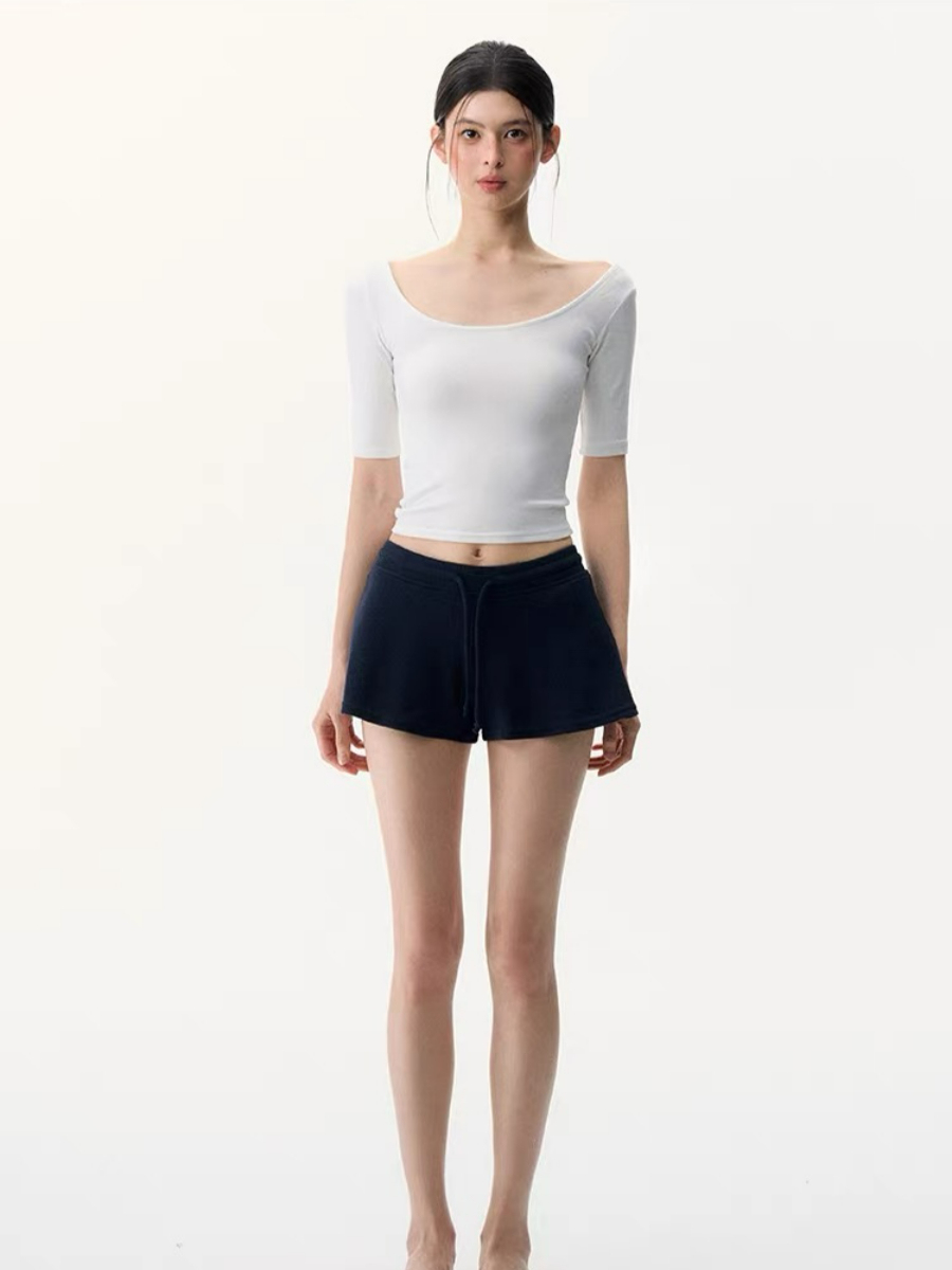 Leng U-Collar Mid Sleeve Top