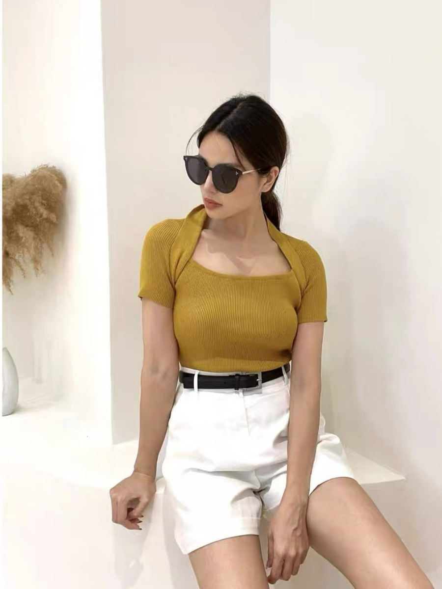Fabianco Queen Anne Collar Knit Top