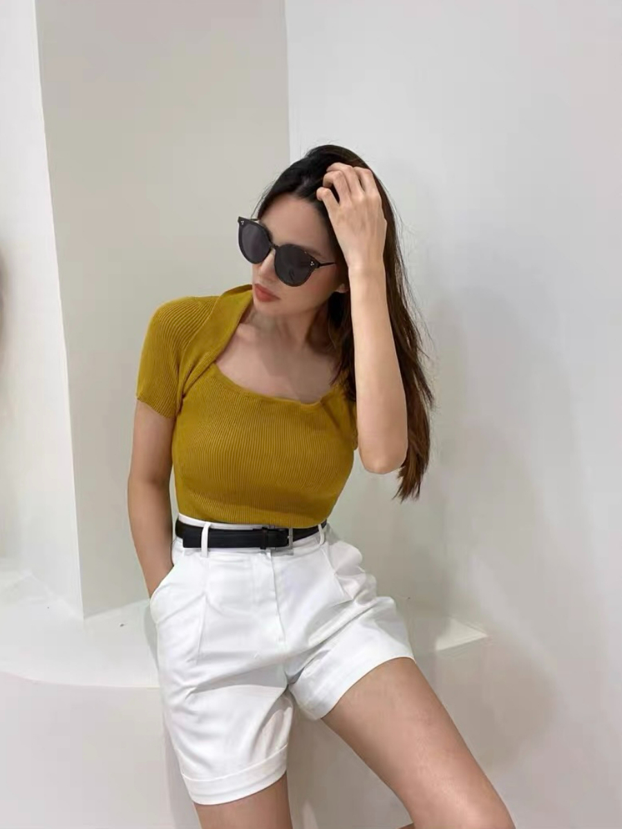 Fabianco Queen Anne Collar Knit Top