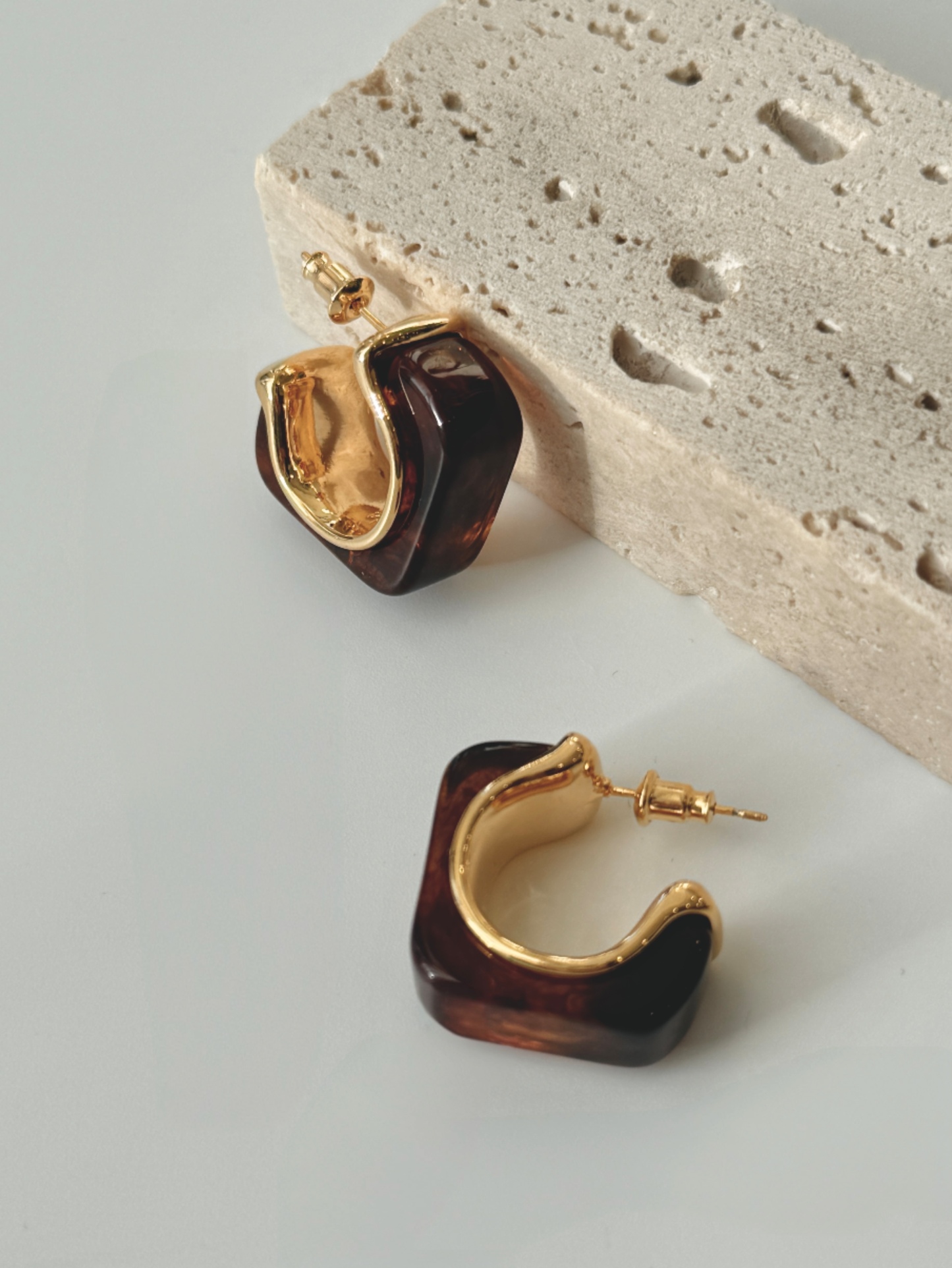 Yun-Suu Hoop Earrings