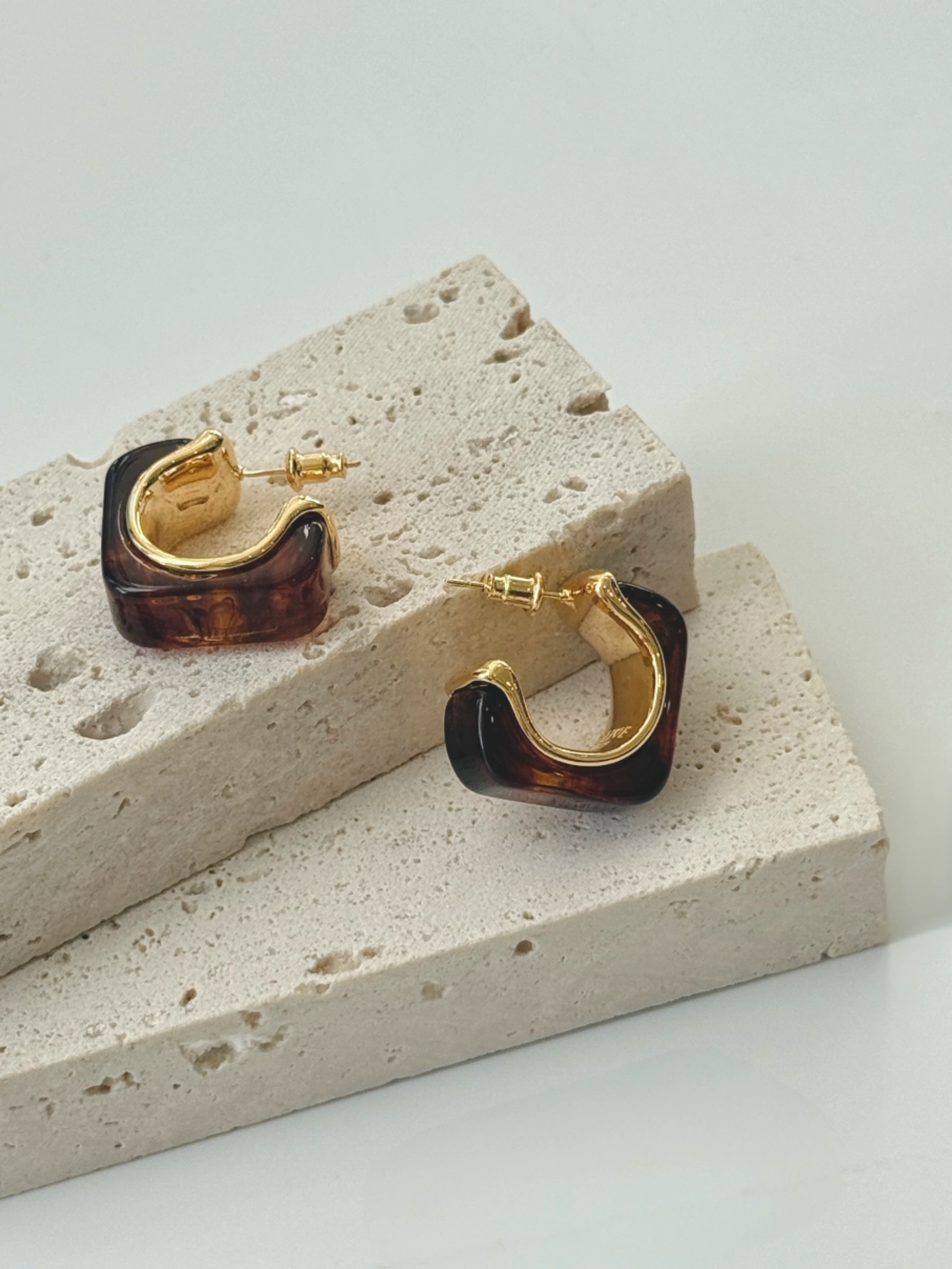 Yun-Suu Hoop Earrings