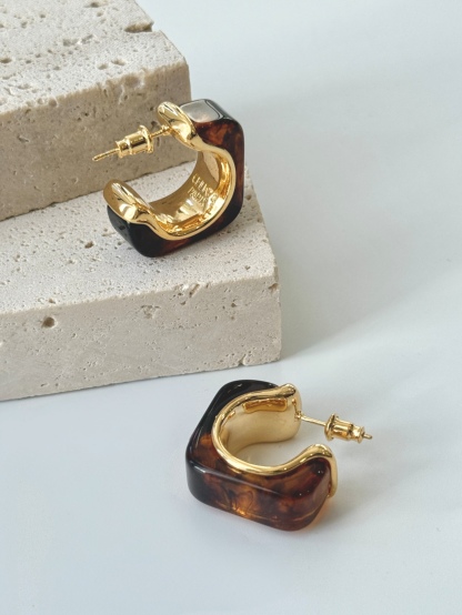 Yun-Suu Hoop Earrings