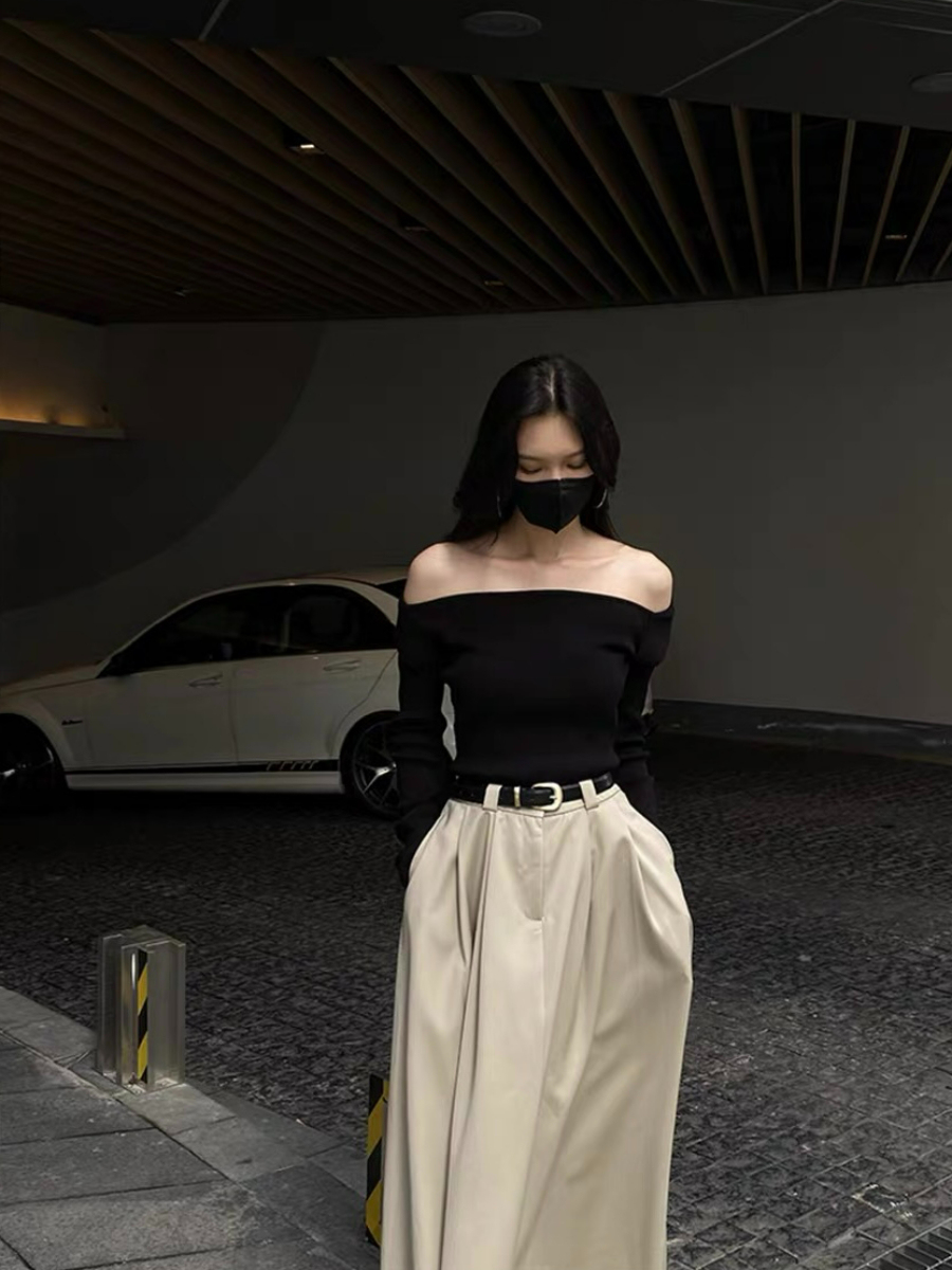 Fabian Queen Anne Collar Long Sleeves Knit Top