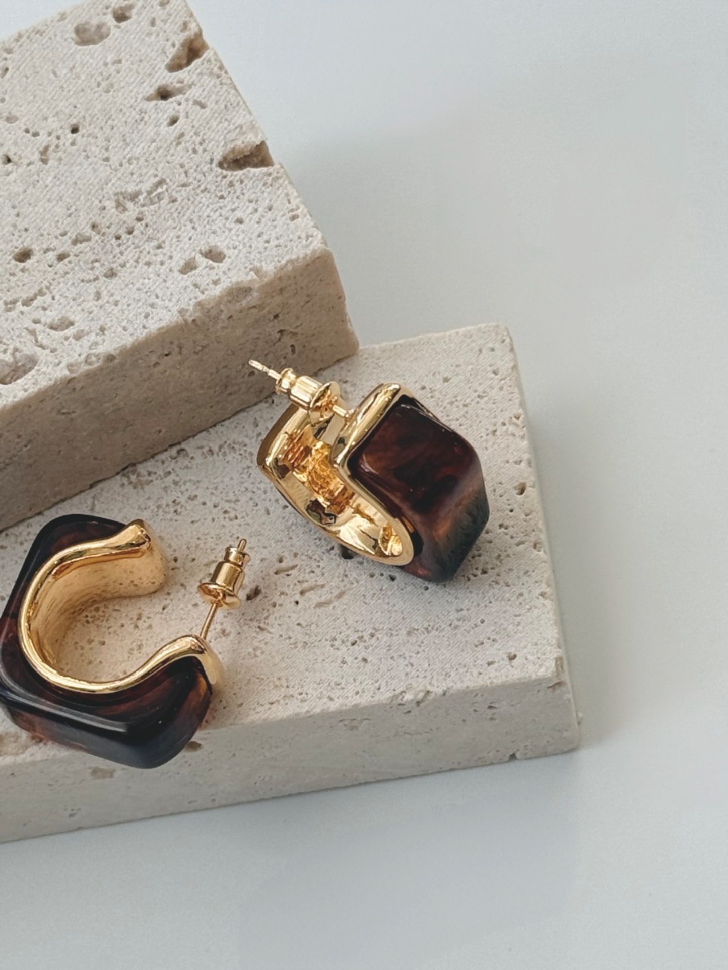 Yun-Suu Hoop Earrings