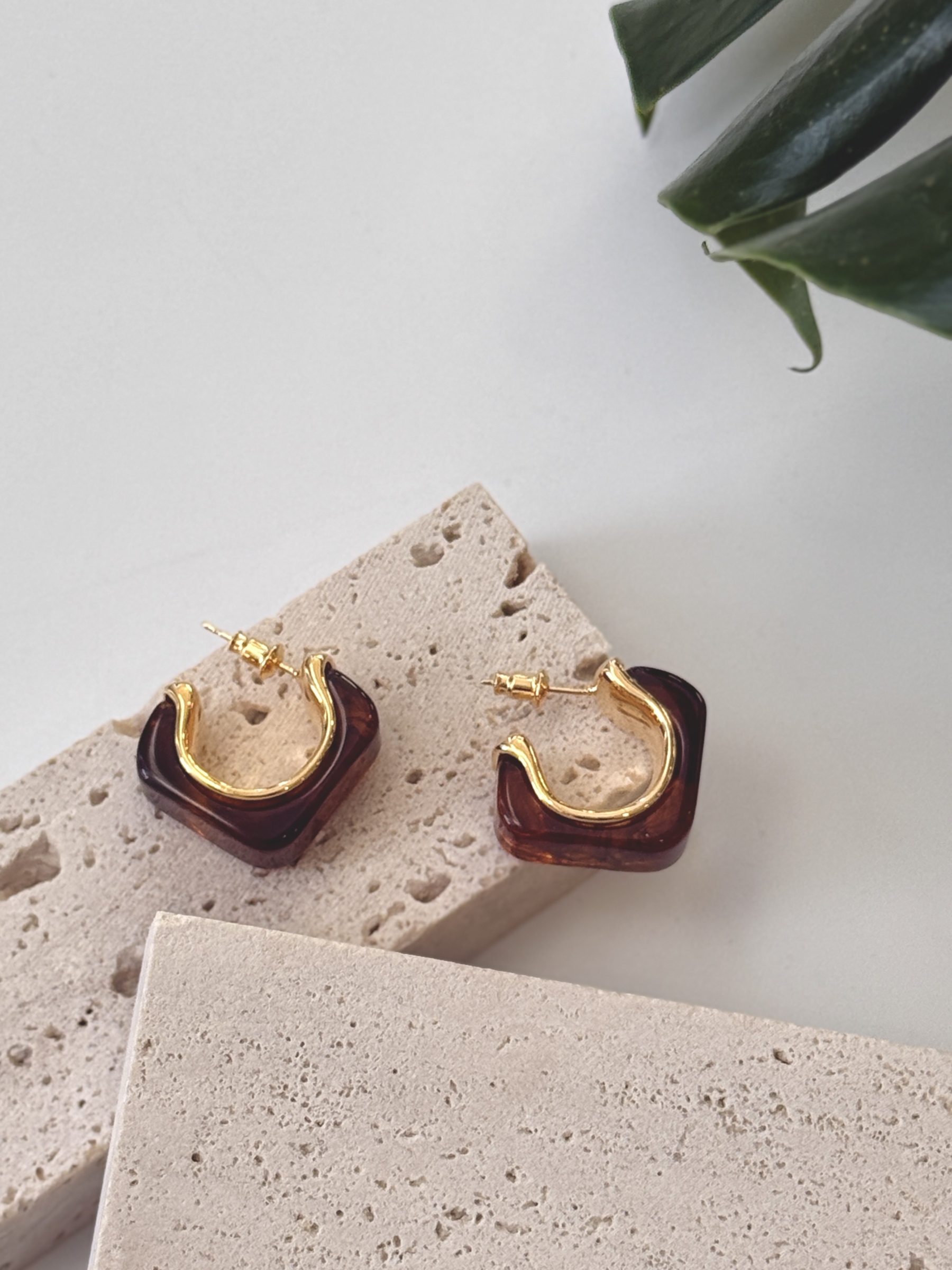 Yun-Suu Hoop Earrings