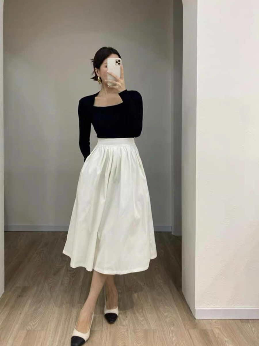 Fabian Queen Anne Collar Long Sleeves Knit Top