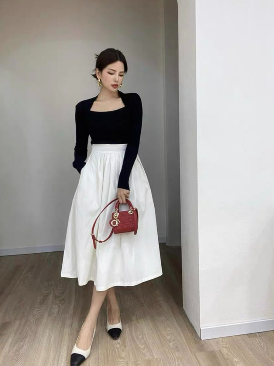 Fabian Queen Anne Collar Long Sleeves Knit Top