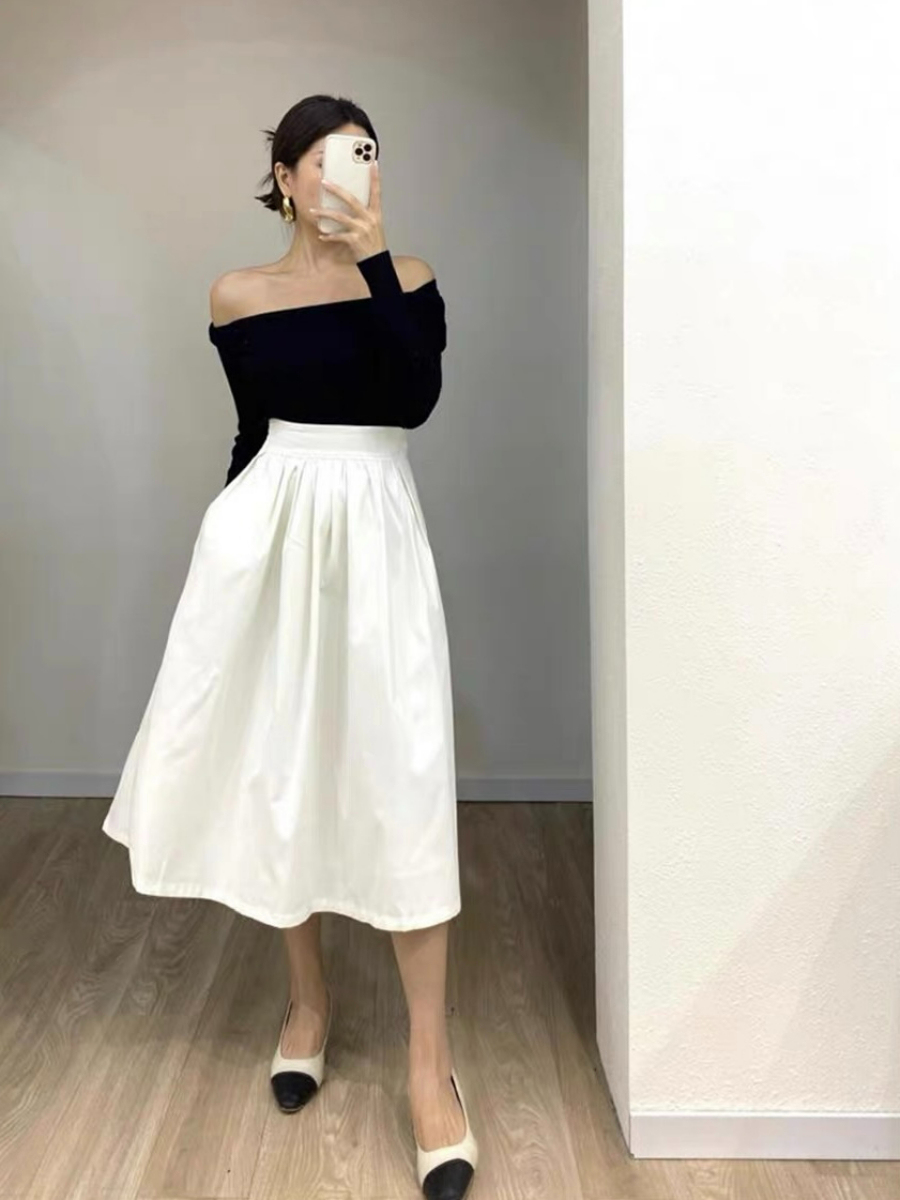 Fabian Queen Anne Collar Long Sleeves Knit Top