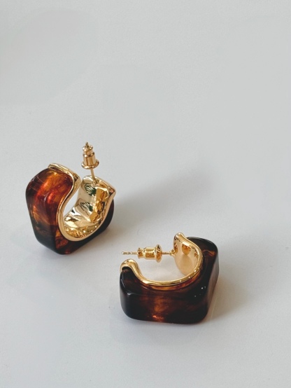 Yun-Suu Hoop Earrings