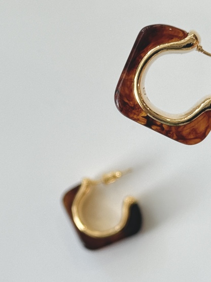 Yun-Suu Hoop Earrings