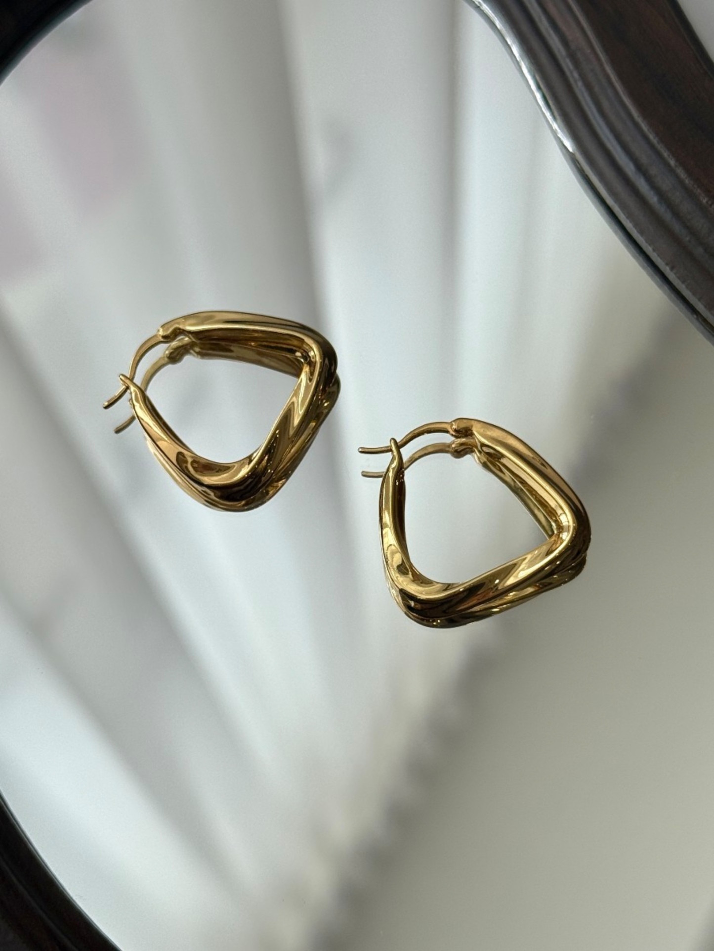 Yu-Mi Minimalist Hoop Earrings