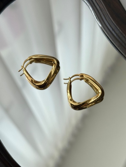 Yu-Mi Minimalist Hoop Earrings