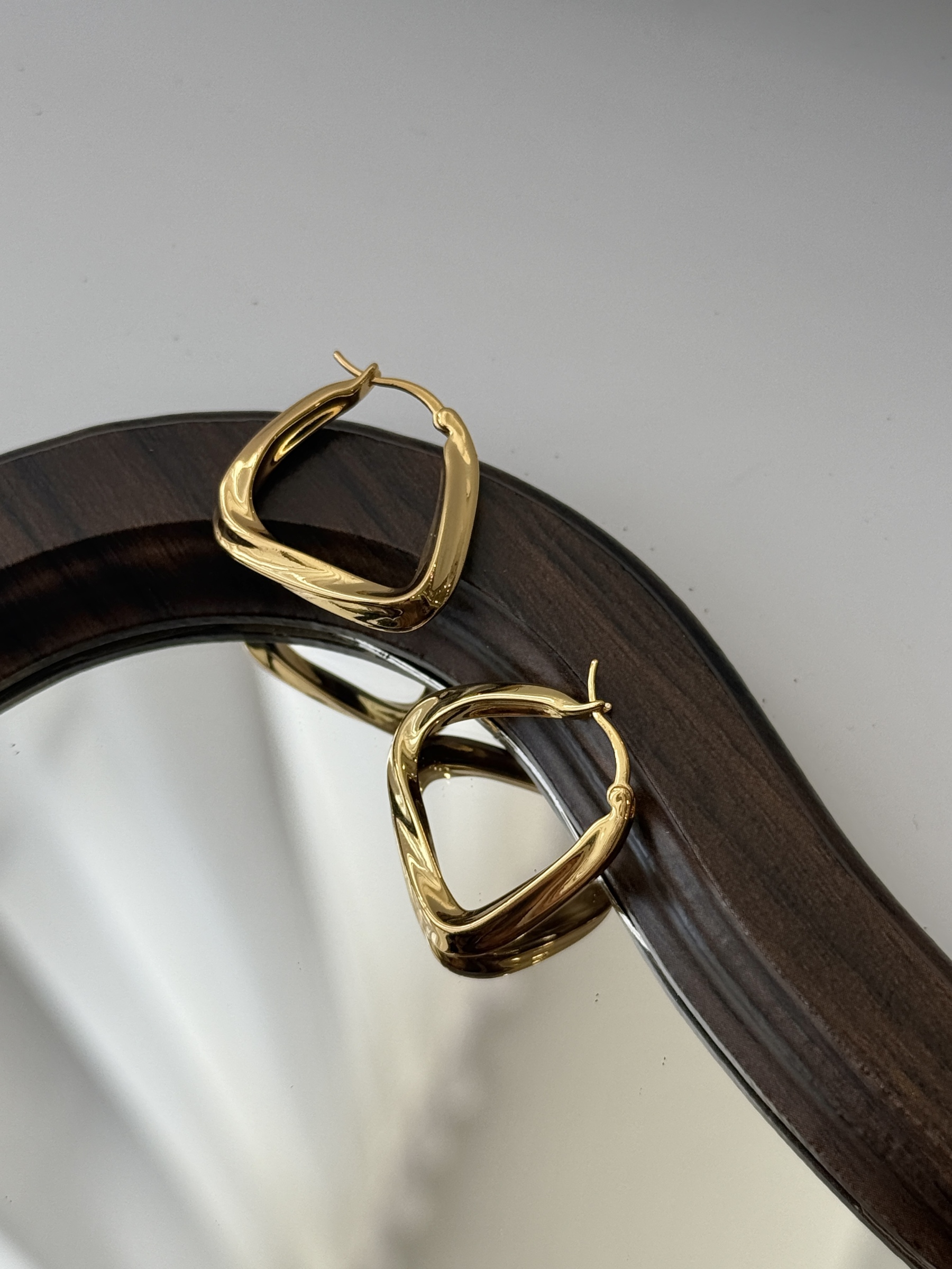 Yu-Mi Minimalist Hoop Earrings