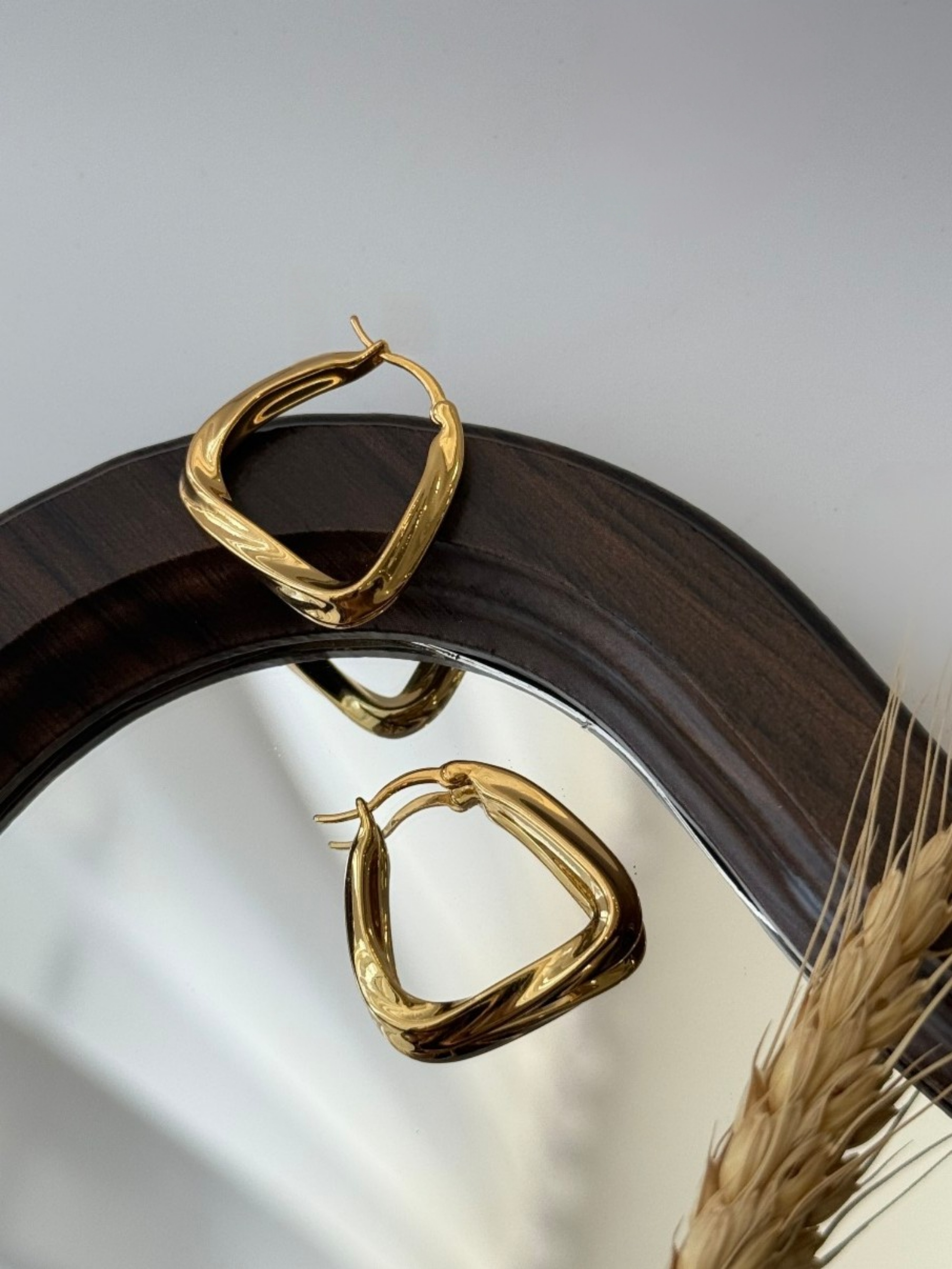 Yu-Mi Minimalist Hoop Earrings