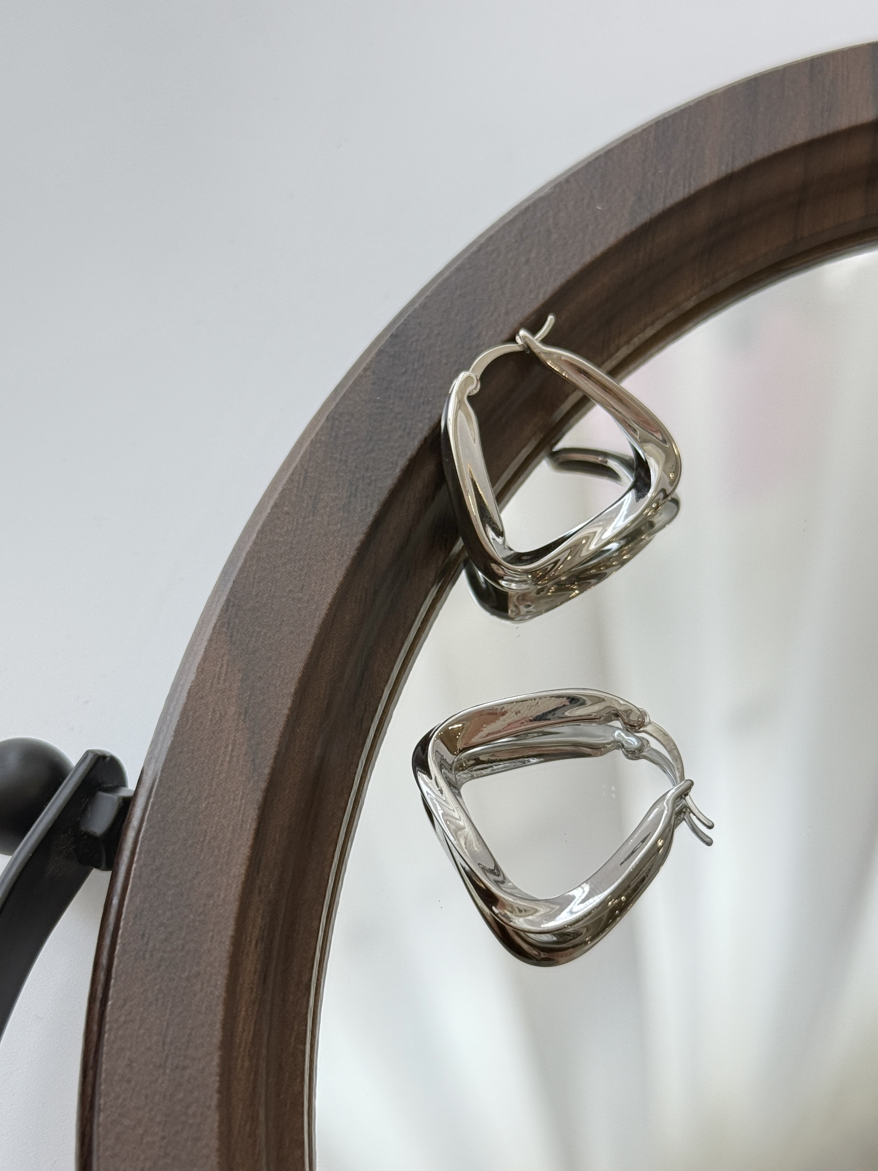 Yu-Mi Minimalist Hoop Earrings