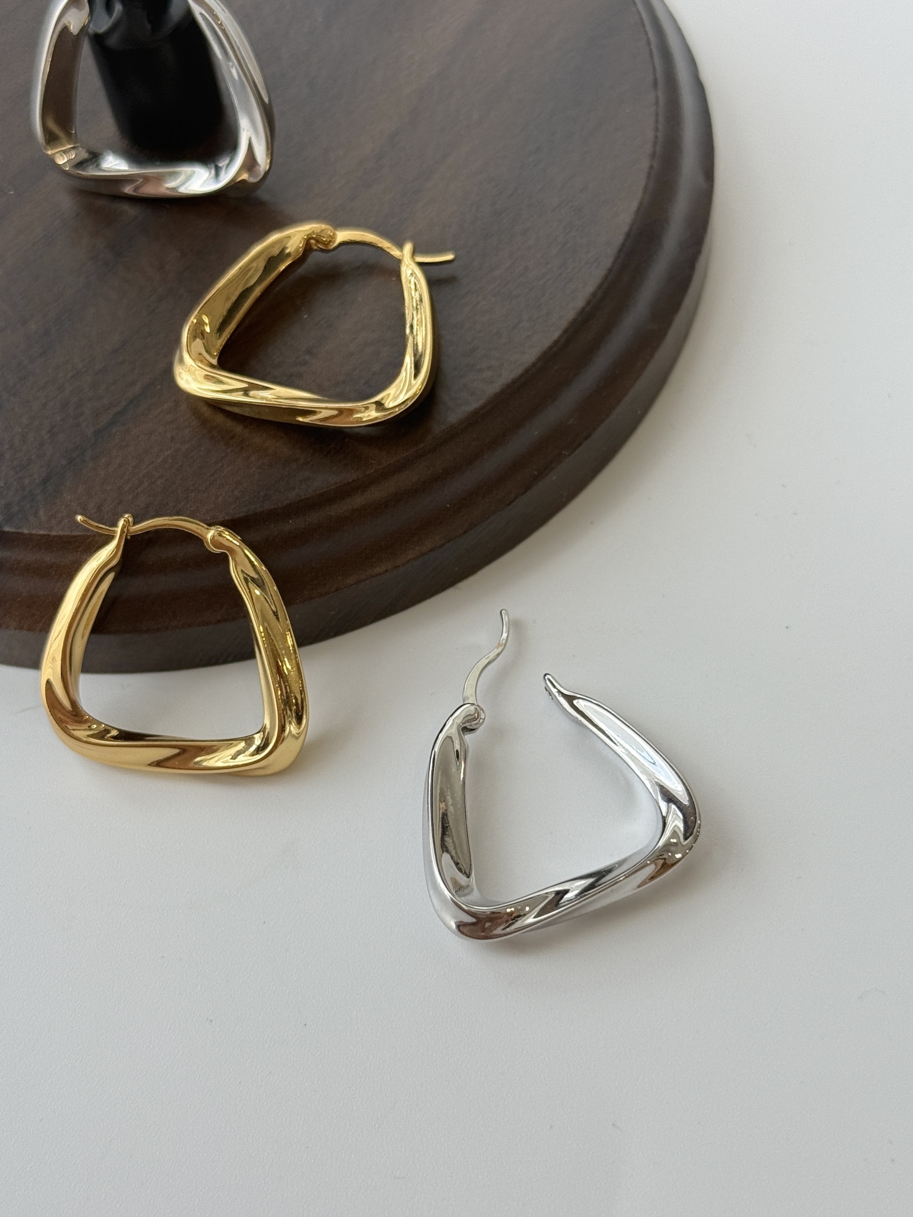 Yu-Mi Minimalist Hoop Earrings