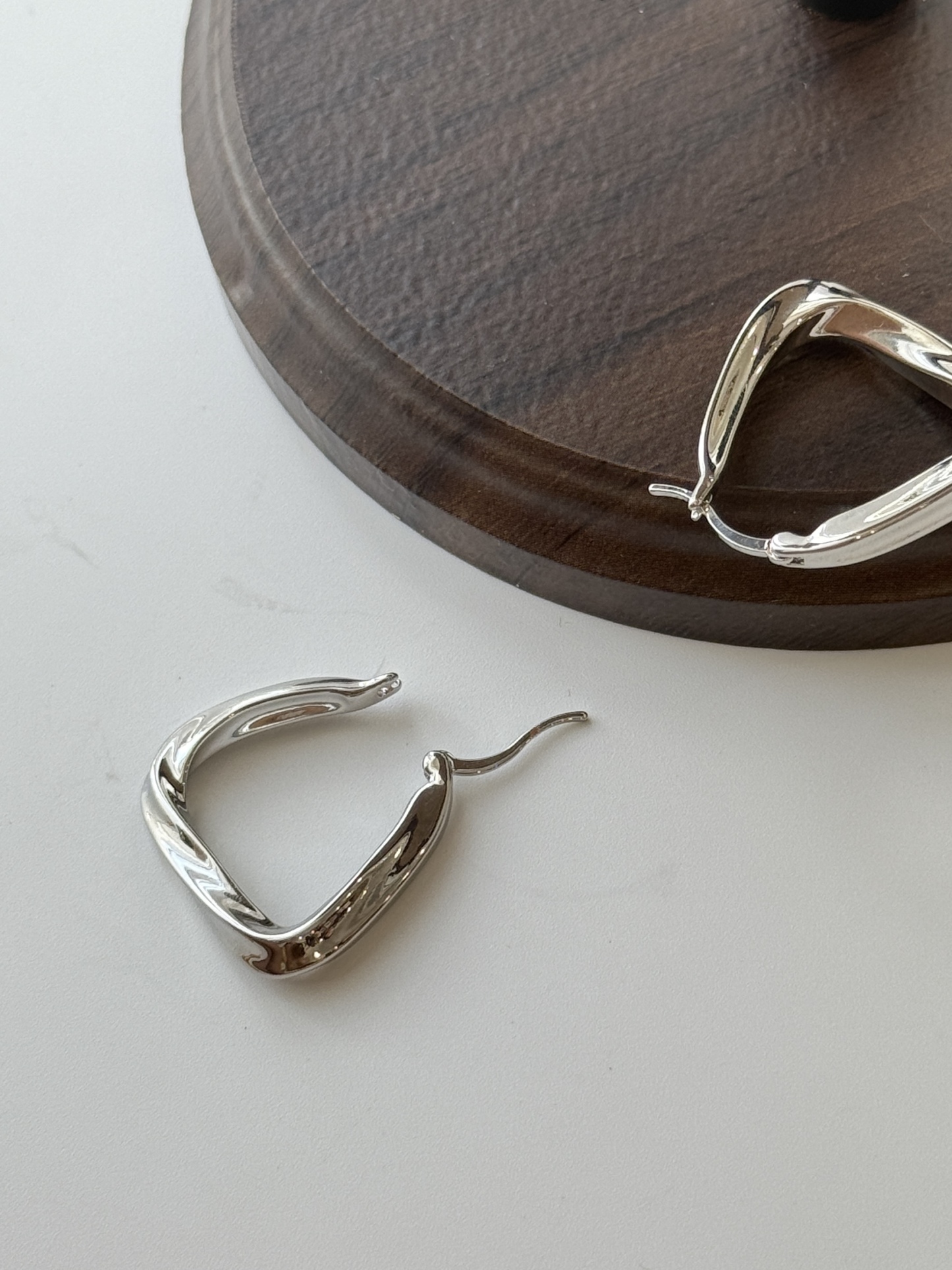 Yu-Mi Minimalist Hoop Earrings