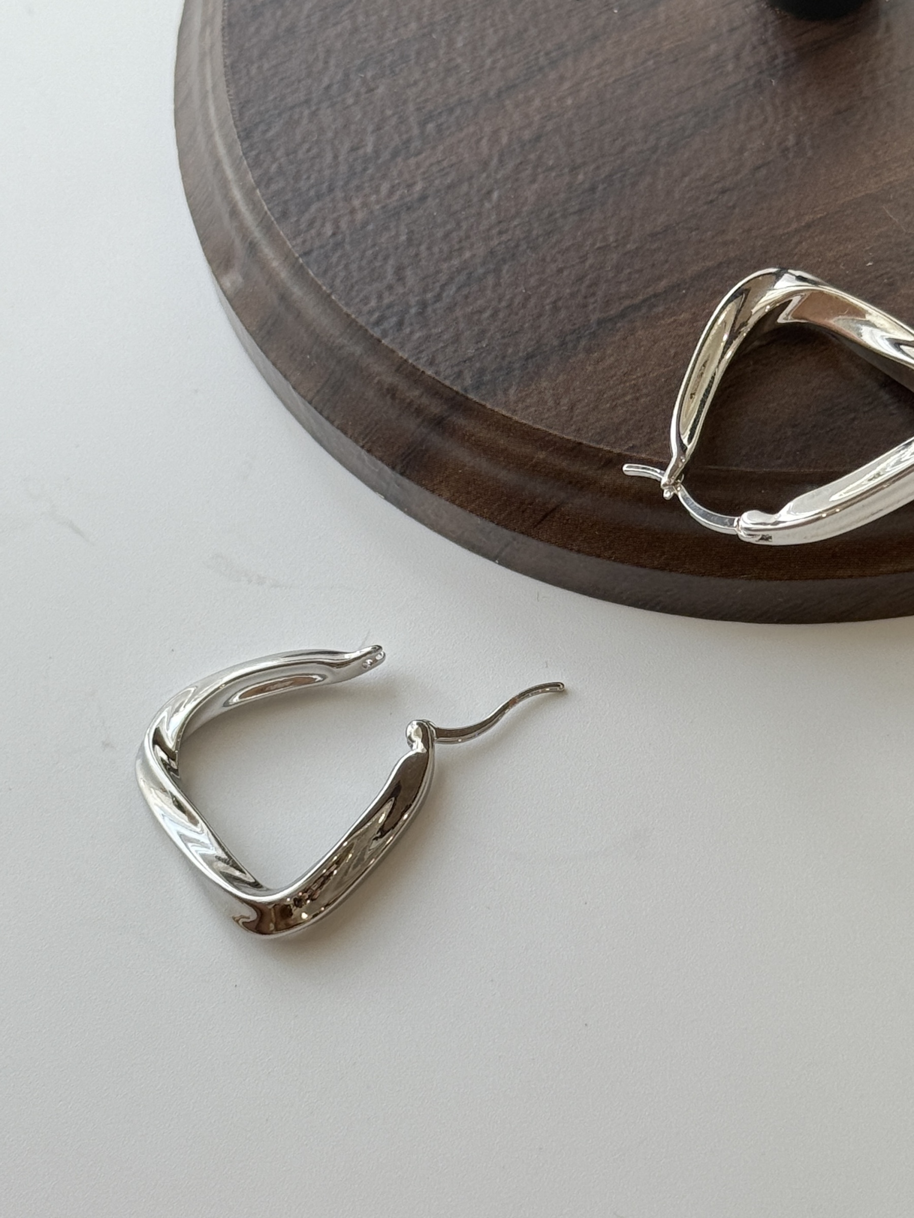 Yu-Mi Minimalist Hoop Earrings