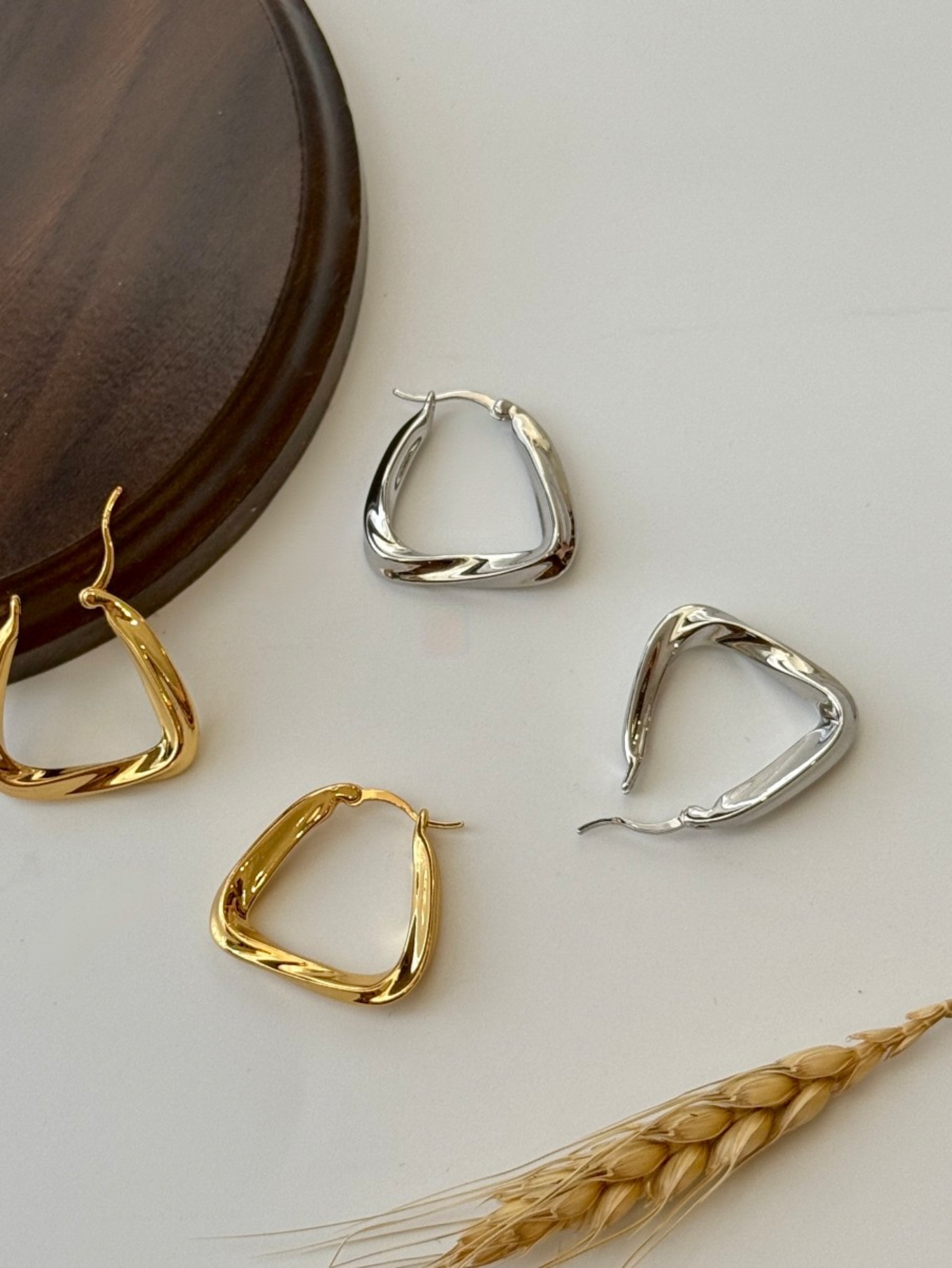 Yu-Mi Minimalist Hoop Earrings