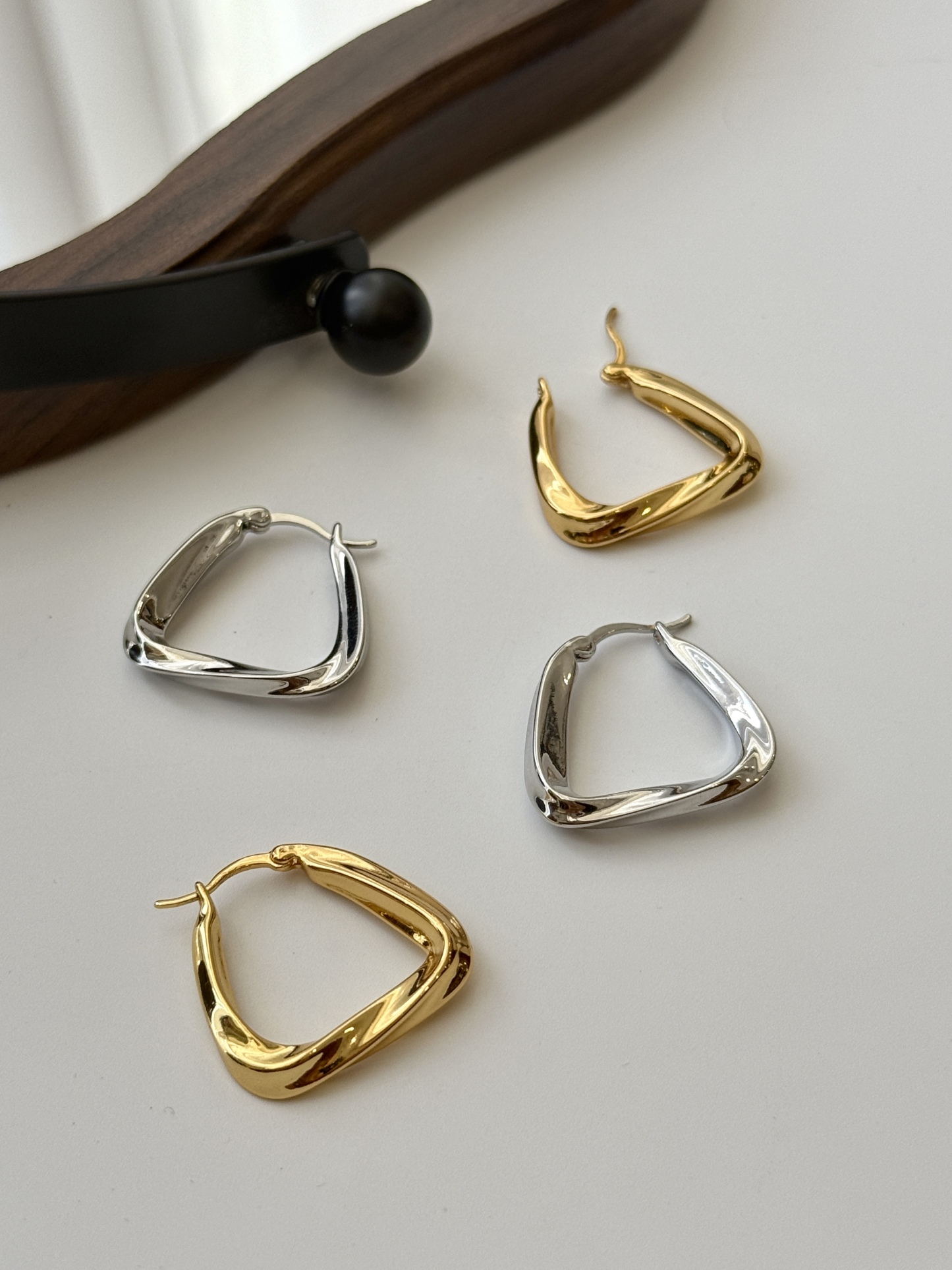Yu-Mi Minimalist Hoop Earrings