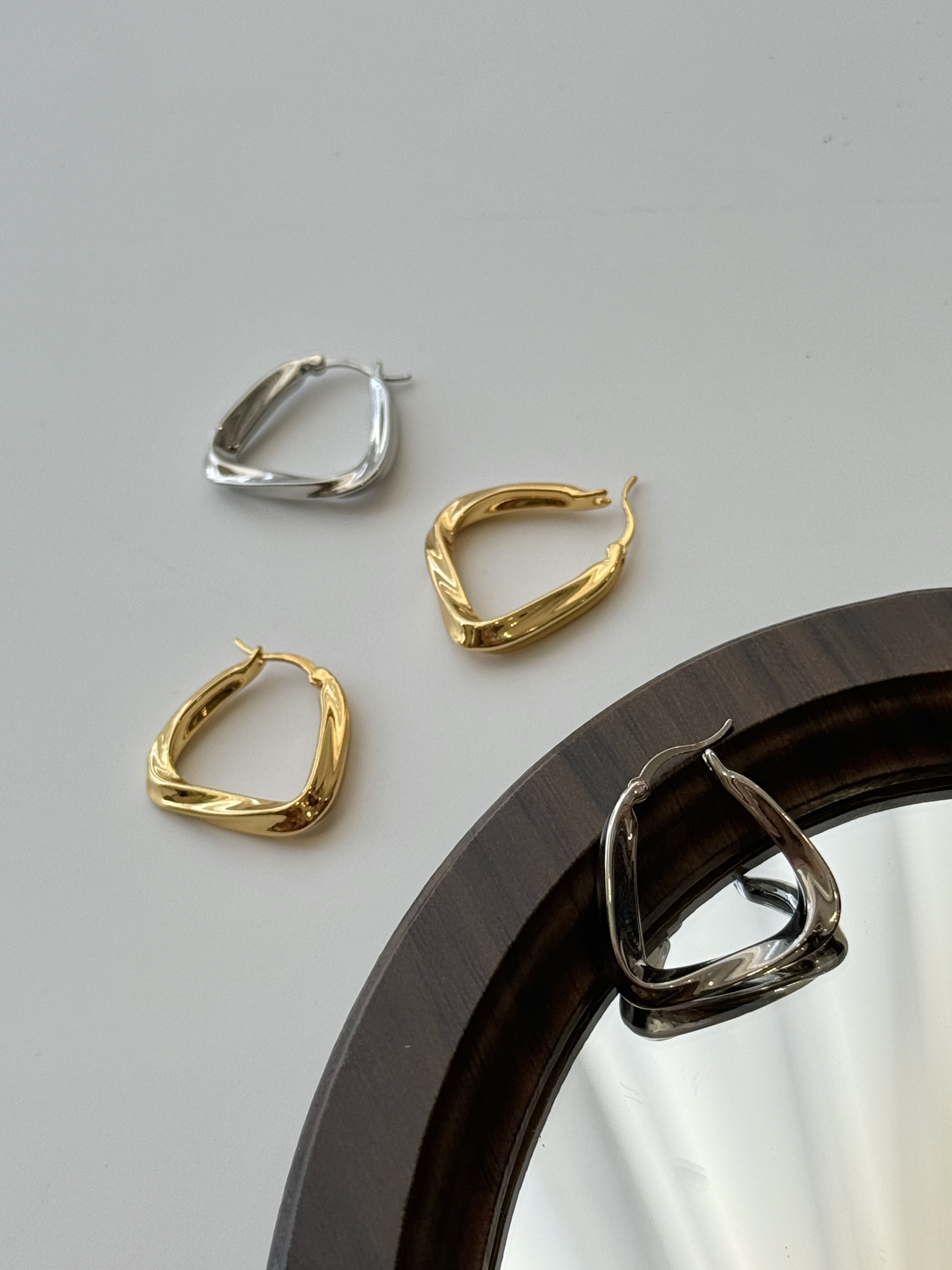 Yu-Mi Minimalist Hoop Earrings