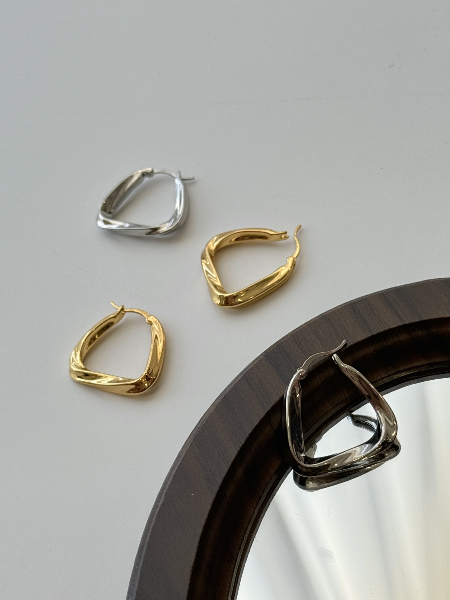 Yu-Mi Minimalist Hoop Earrings