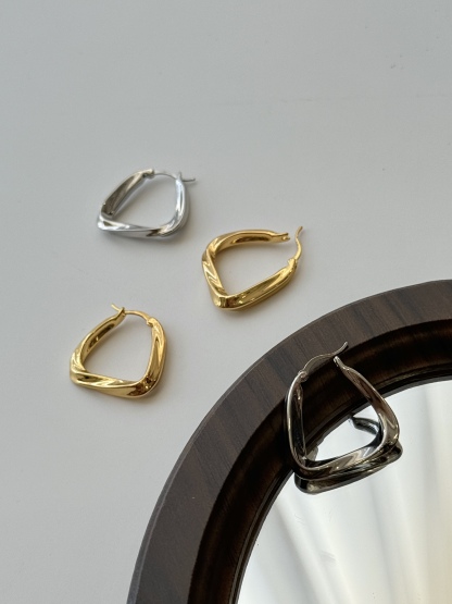 Yu-Mi Minimalist Hoop Earrings