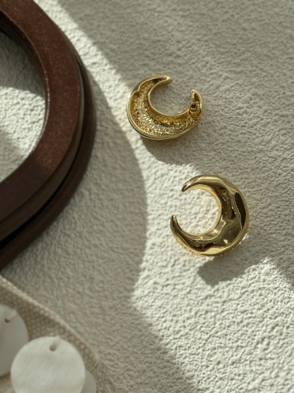 Loo-Na Moon Ear Studs