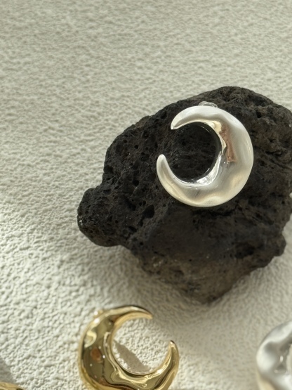 Loo-Na Moon Ear Studs