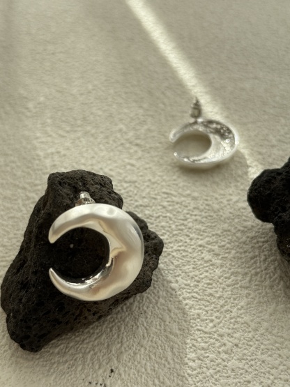 Loo-Na Moon Ear Studs